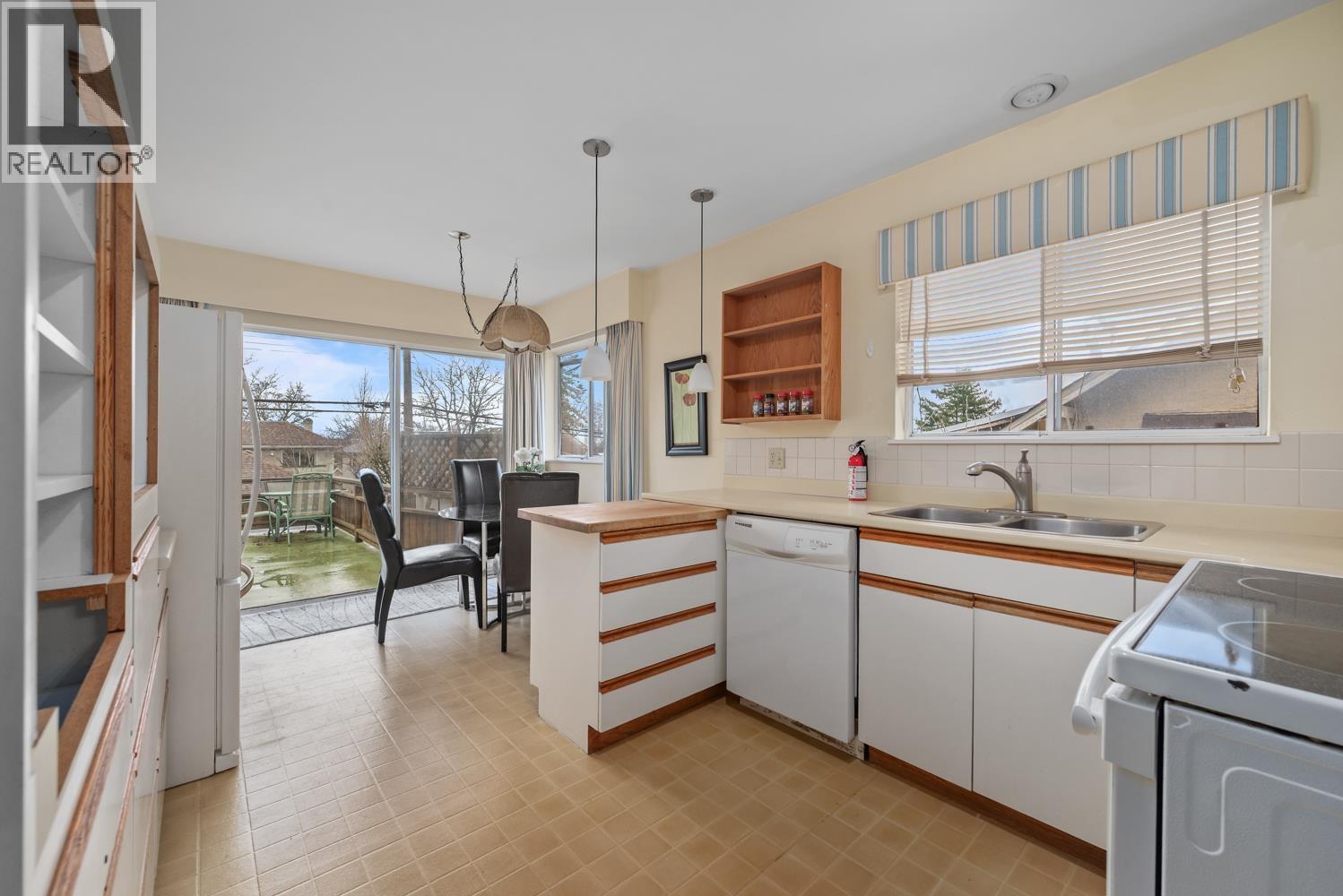 3845 W 14Th, Vancouver, BC - Indoor Photo Showing Kitchen With Double Sink