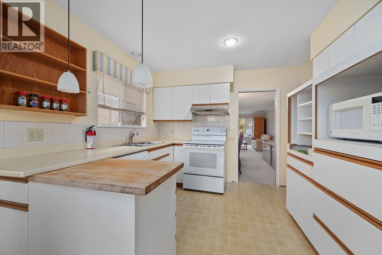 3845 W 14Th, Vancouver, BC - Indoor Photo Showing Kitchen With Double Sink