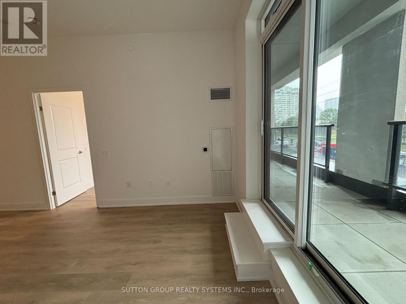 210 - 204 Burnhamthorpe Road E, Mississauga, ON - Indoor Photo Showing Other Room