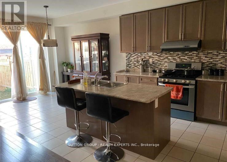 67 Vezna Crescent, Brampton, ON - Indoor Photo Showing Kitchen With Double Sink