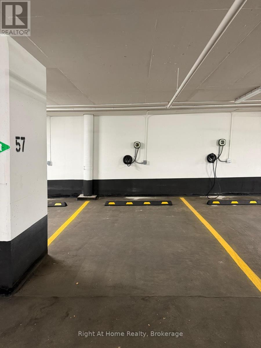 4103 - 395 Square One Drive, Mississauga (City Centre), ON - Indoor Photo Showing Garage