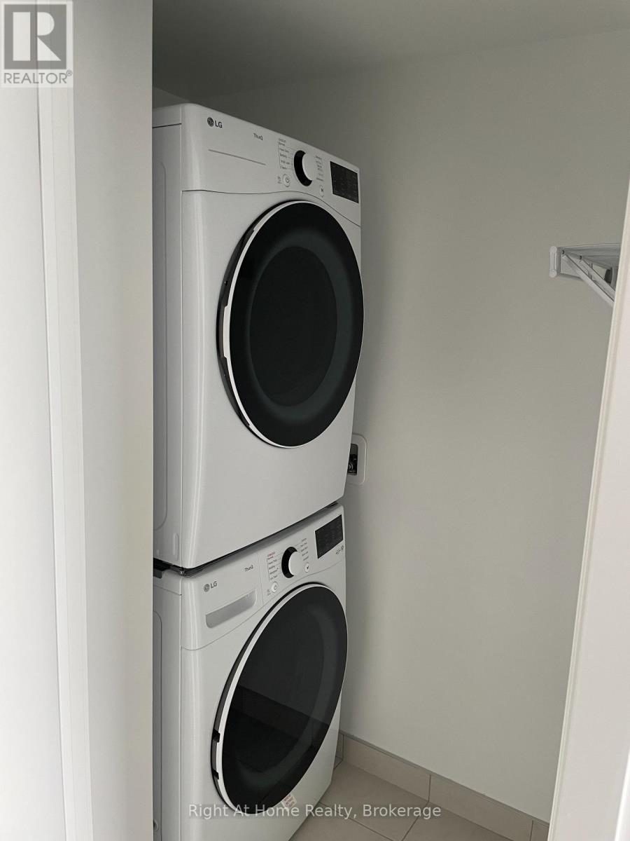 4103 - 395 Square One Drive, Mississauga (City Centre), ON - Indoor Photo Showing Laundry Room