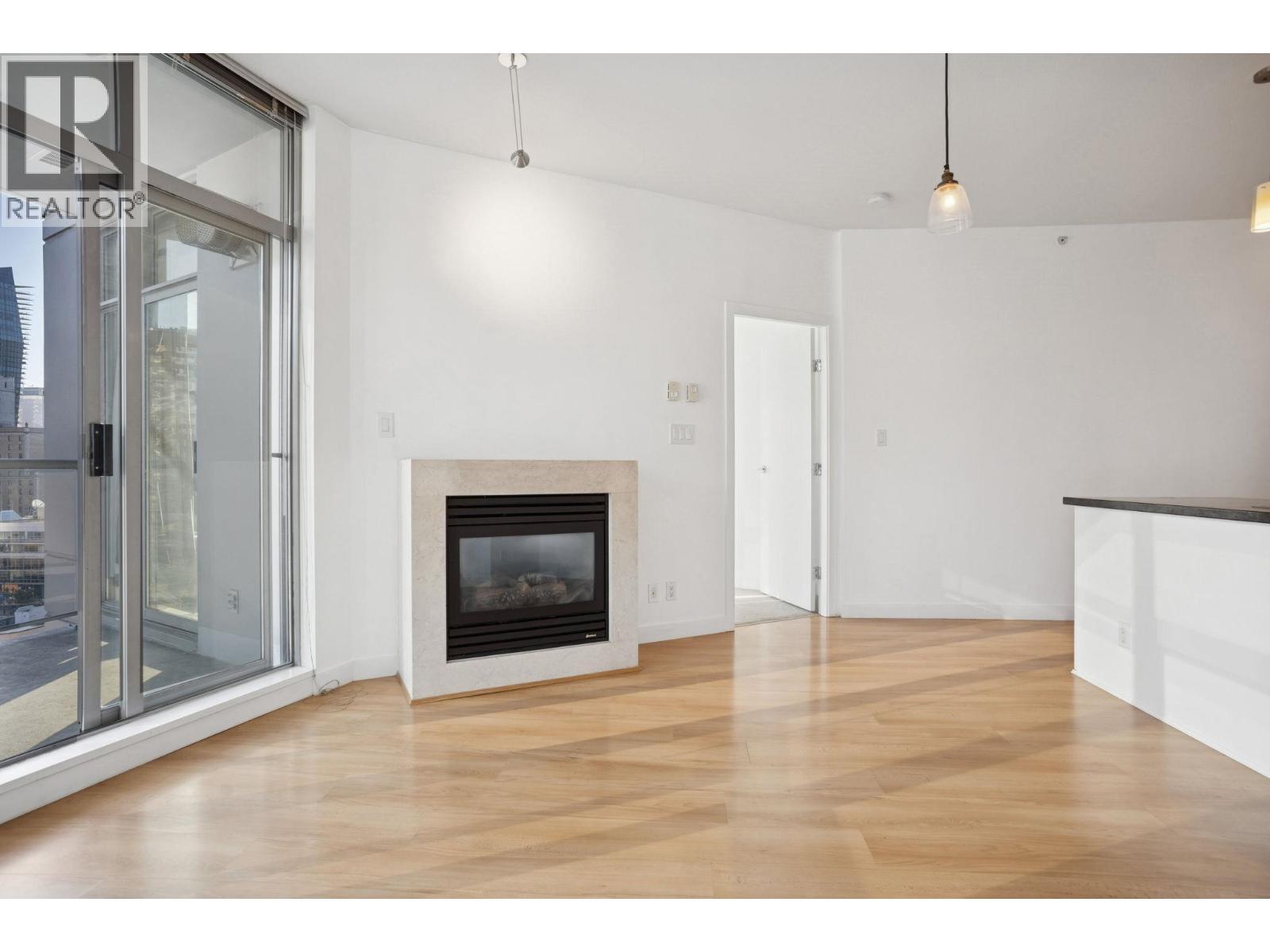 1203 1050 Smithe Street, Vancouver, BC - Indoor Photo Showing Living Room With Fireplace