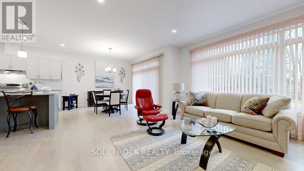 301 Wood Avenue, Smiths Falls, ON - Indoor Photo Showing Living Room