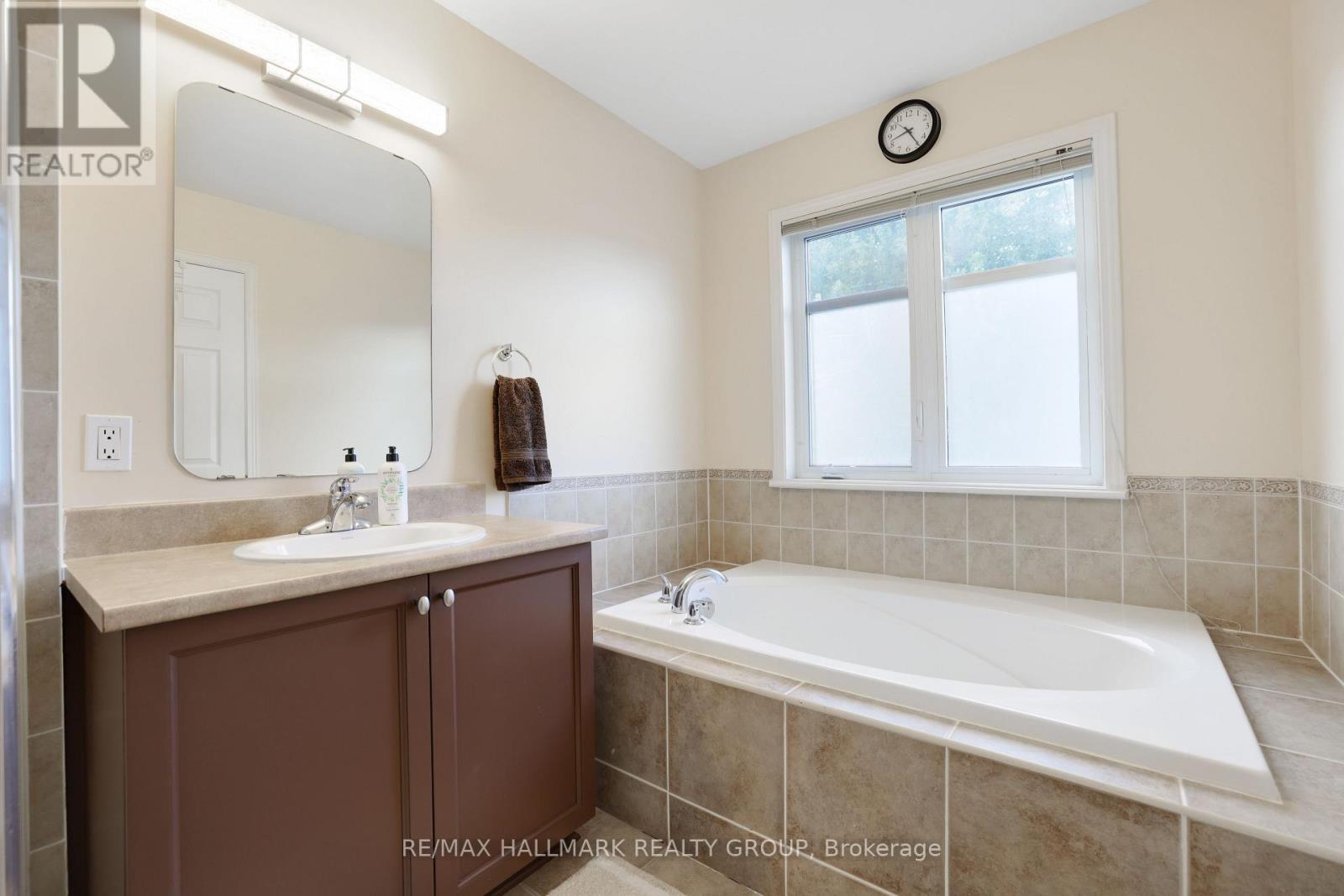 Primary Bedroom - Ensuite bathroom - 144 Deercroft Avenue, Ottawa, ON - Indoor Photo Showing Bathroom