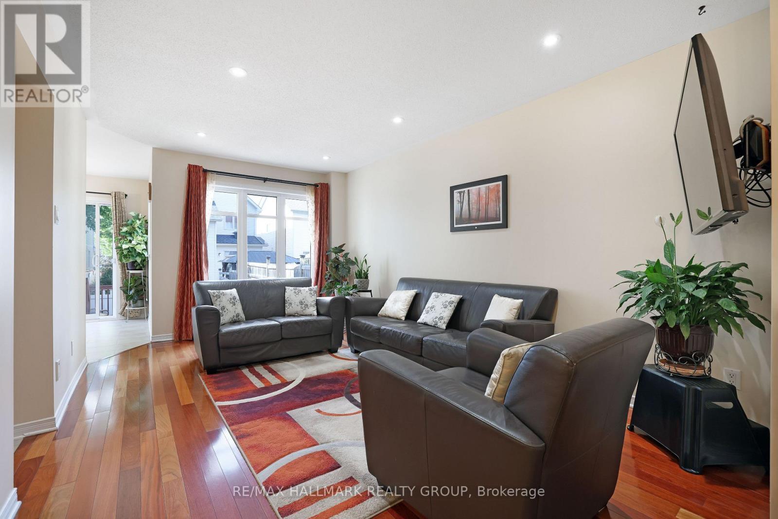 144 Deercroft Avenue, Ottawa, ON - Indoor Photo Showing Living Room