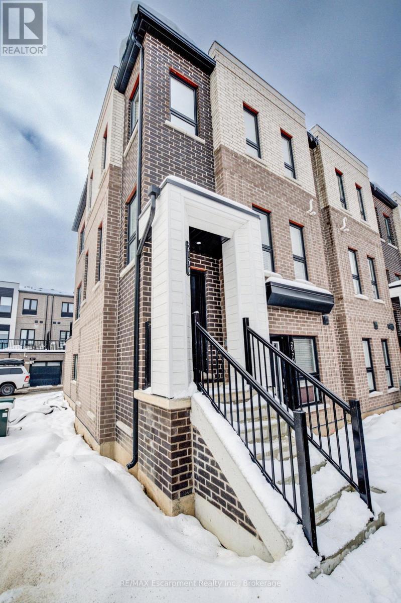 21 - 70 Kenesky Drive N, Hamilton (Waterdown), ON - Outdoor