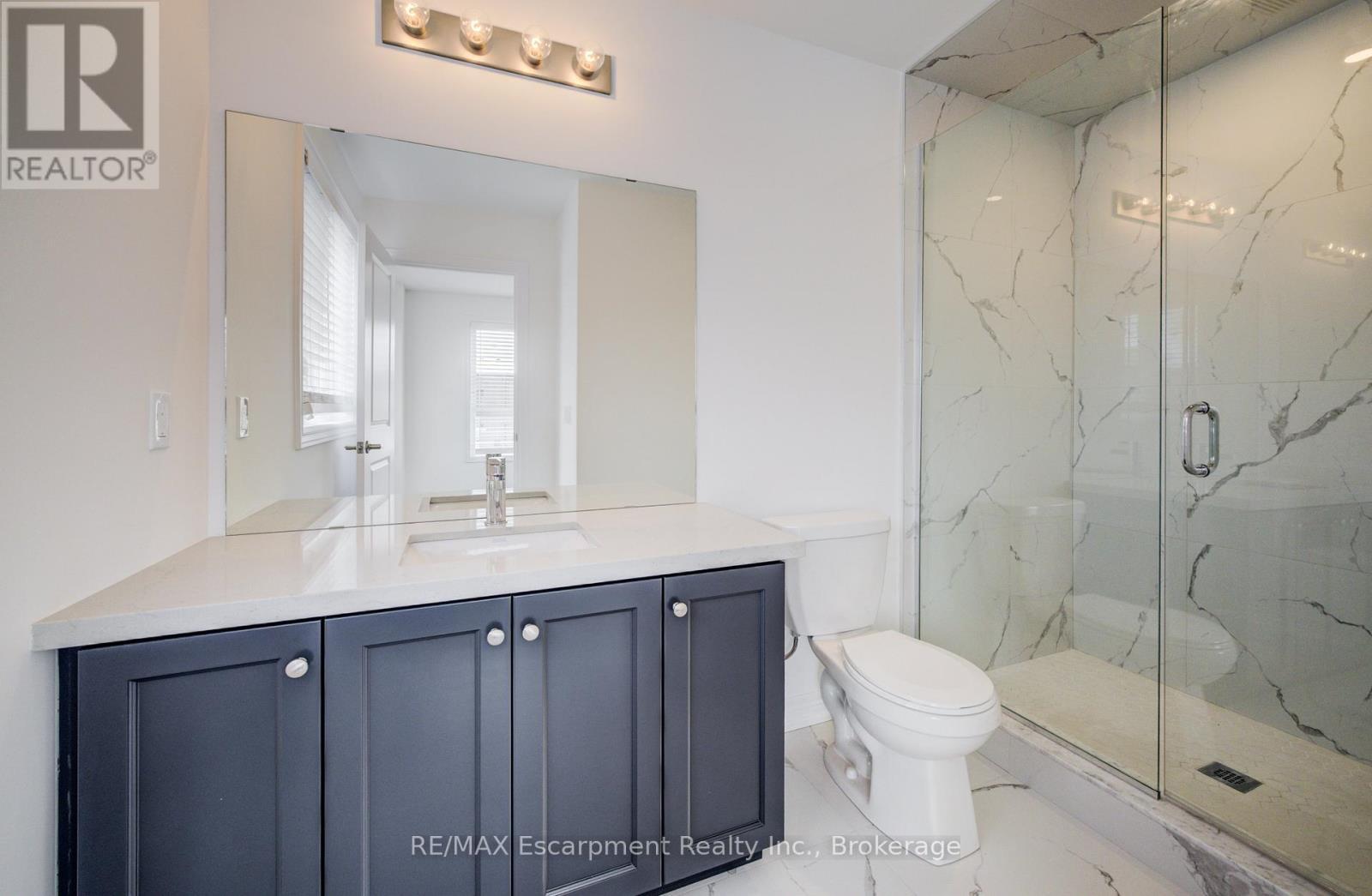 21 - 70 Kenesky Drive N, Hamilton (Waterdown), ON - Indoor Photo Showing Bathroom