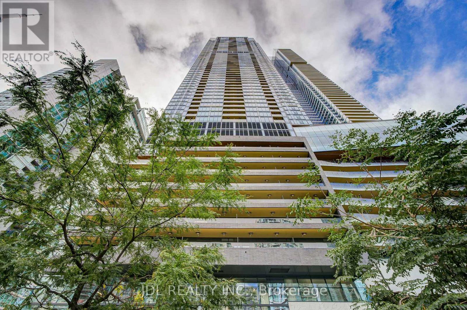 303 - 1 Concord Cityplace Way, Toronto, ON - Outdoor