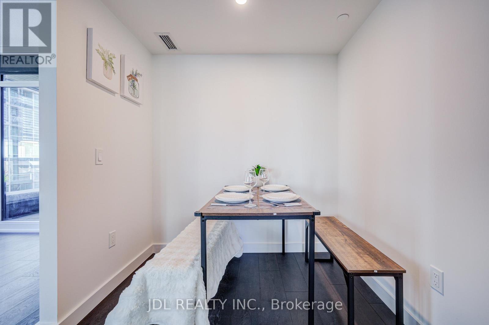 303 - 1 Concord Cityplace Way, Toronto, ON - Indoor Photo Showing Other Room