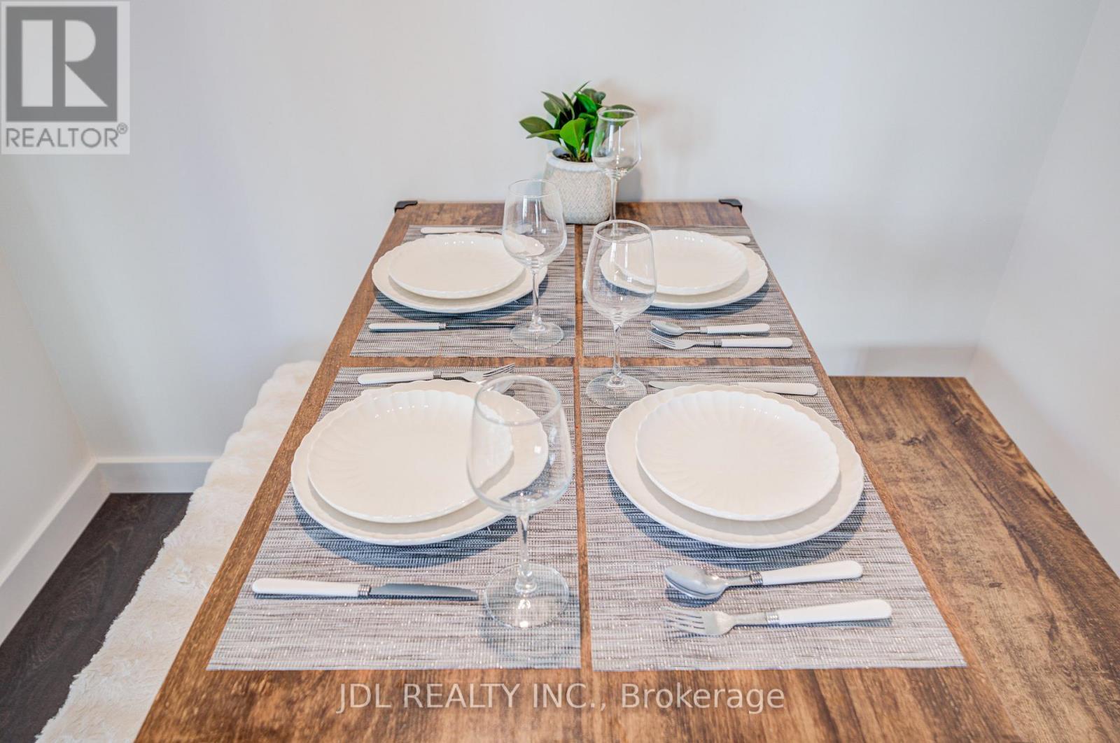 303 - 1 Concord Cityplace Way, Toronto, ON - Indoor Photo Showing Dining Room