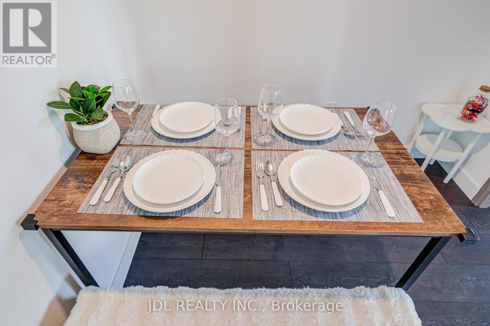 303 - 1 Concord Cityplace Way, Toronto, ON - Indoor Photo Showing Dining Room