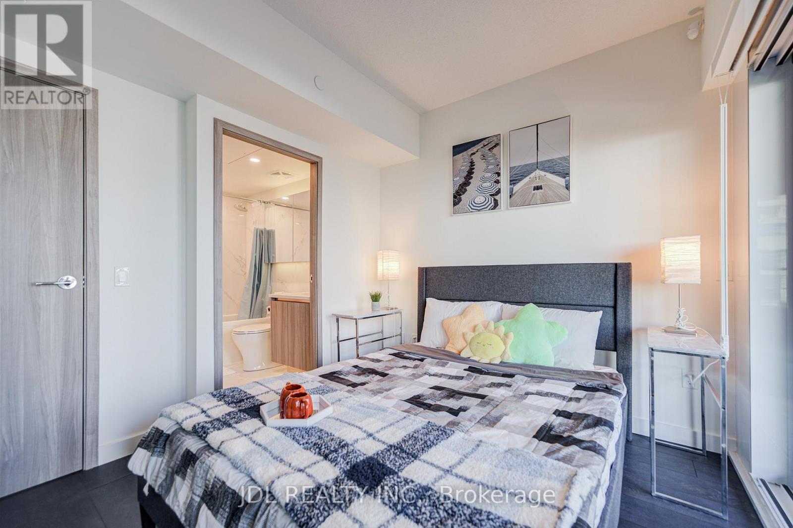 303 - 1 Concord Cityplace Way, Toronto, ON - Indoor Photo Showing Bedroom