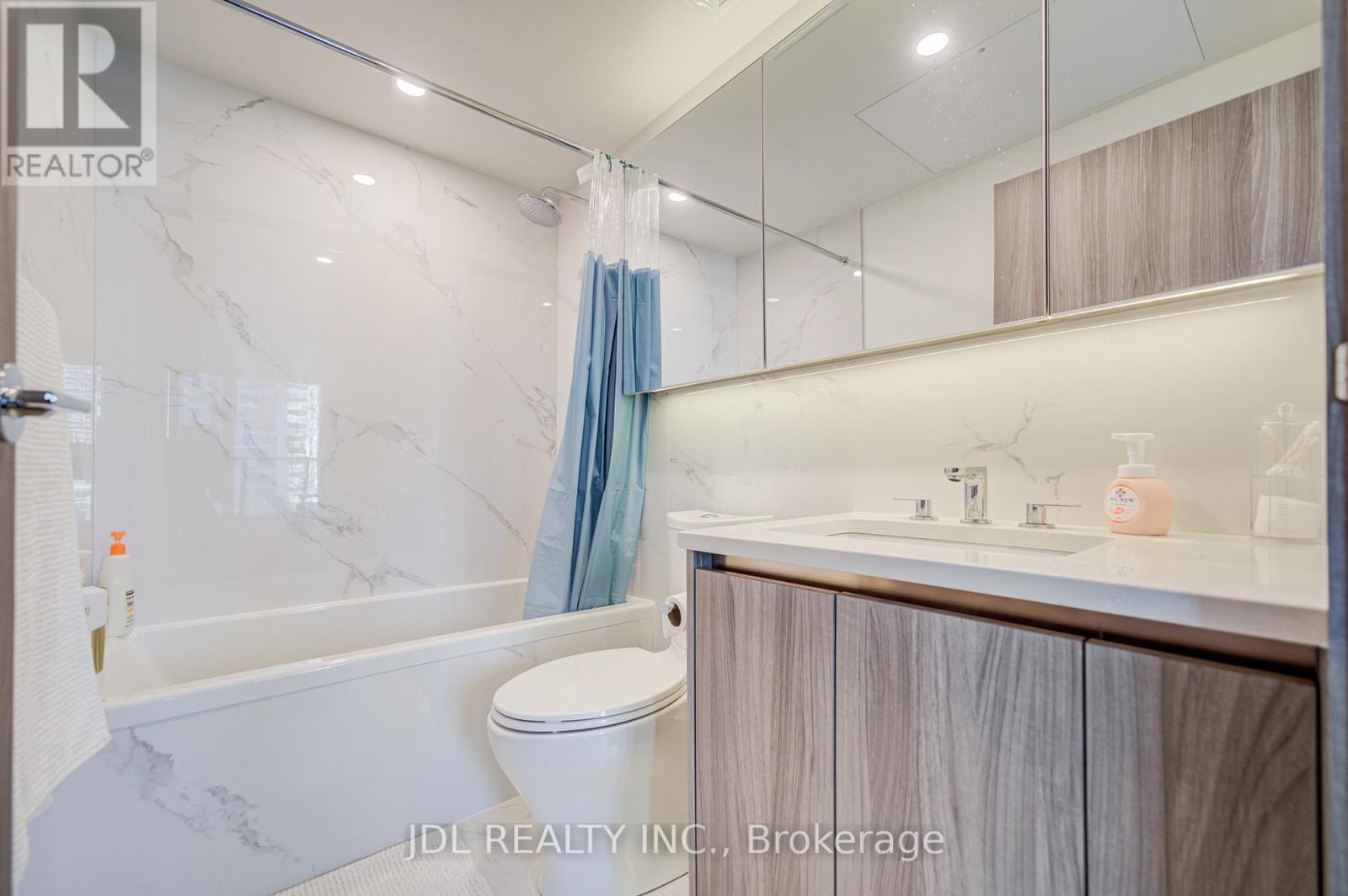 303 - 1 Concord Cityplace Way, Toronto, ON - Indoor Photo Showing Bathroom