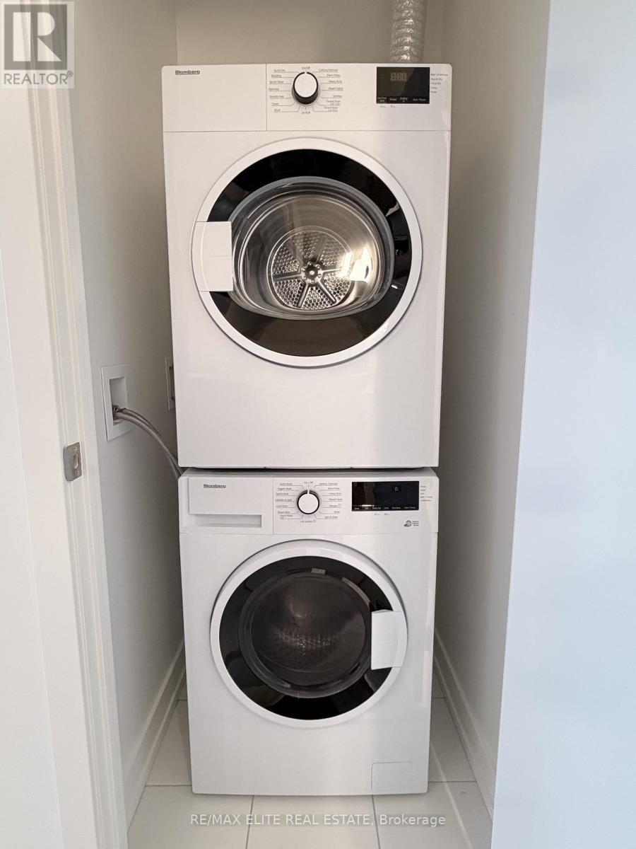 2011S - 110 Broadway Avenue, Toronto, ON - Indoor Photo Showing Laundry Room