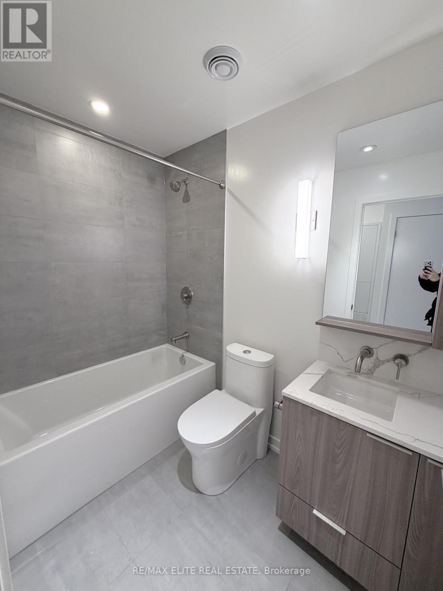 2011S - 110 Broadway Avenue, Toronto, ON - Indoor Photo Showing Bathroom