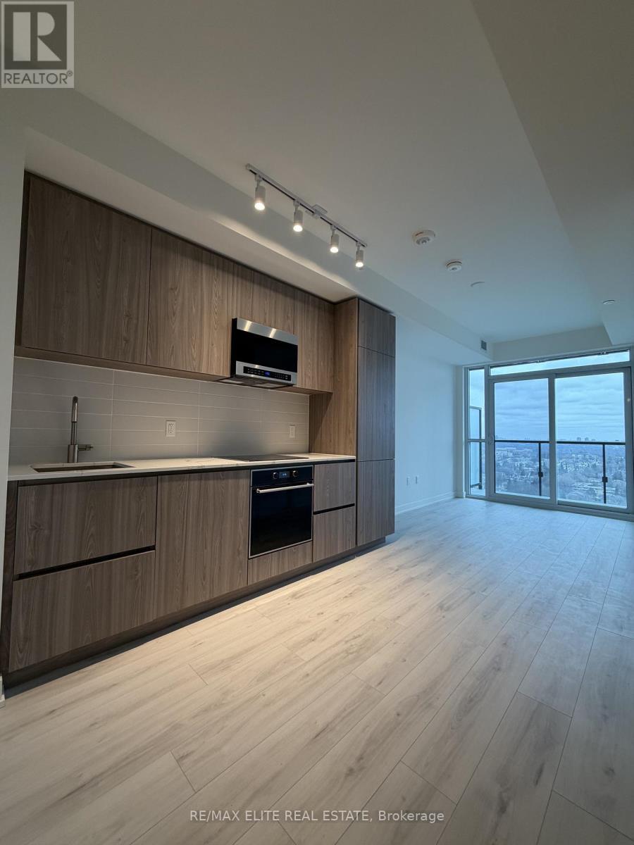 2011S - 110 Broadway Avenue, Toronto, ON - Indoor Photo Showing Kitchen