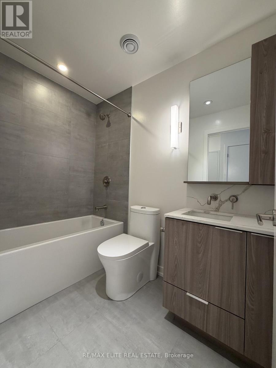 2011S - 110 Broadway Avenue, Toronto, ON - Indoor Photo Showing Bathroom