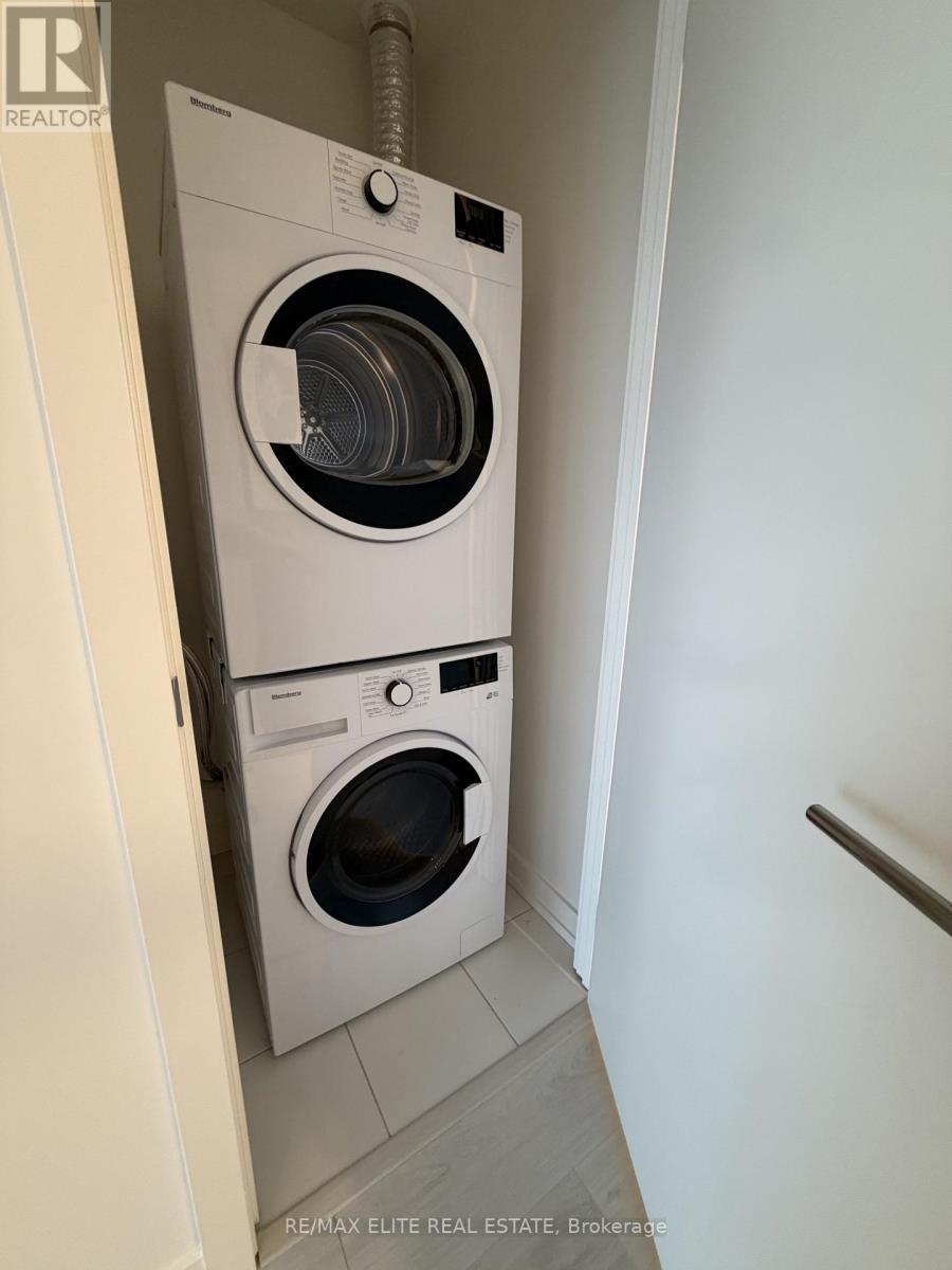 2011S - 110 Broadway Avenue, Toronto, ON - Indoor Photo Showing Laundry Room