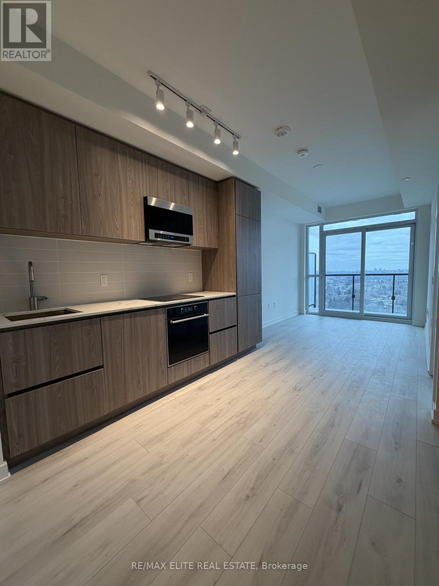 2011S - 110 Broadway Avenue, Toronto, ON - Indoor Photo Showing Kitchen