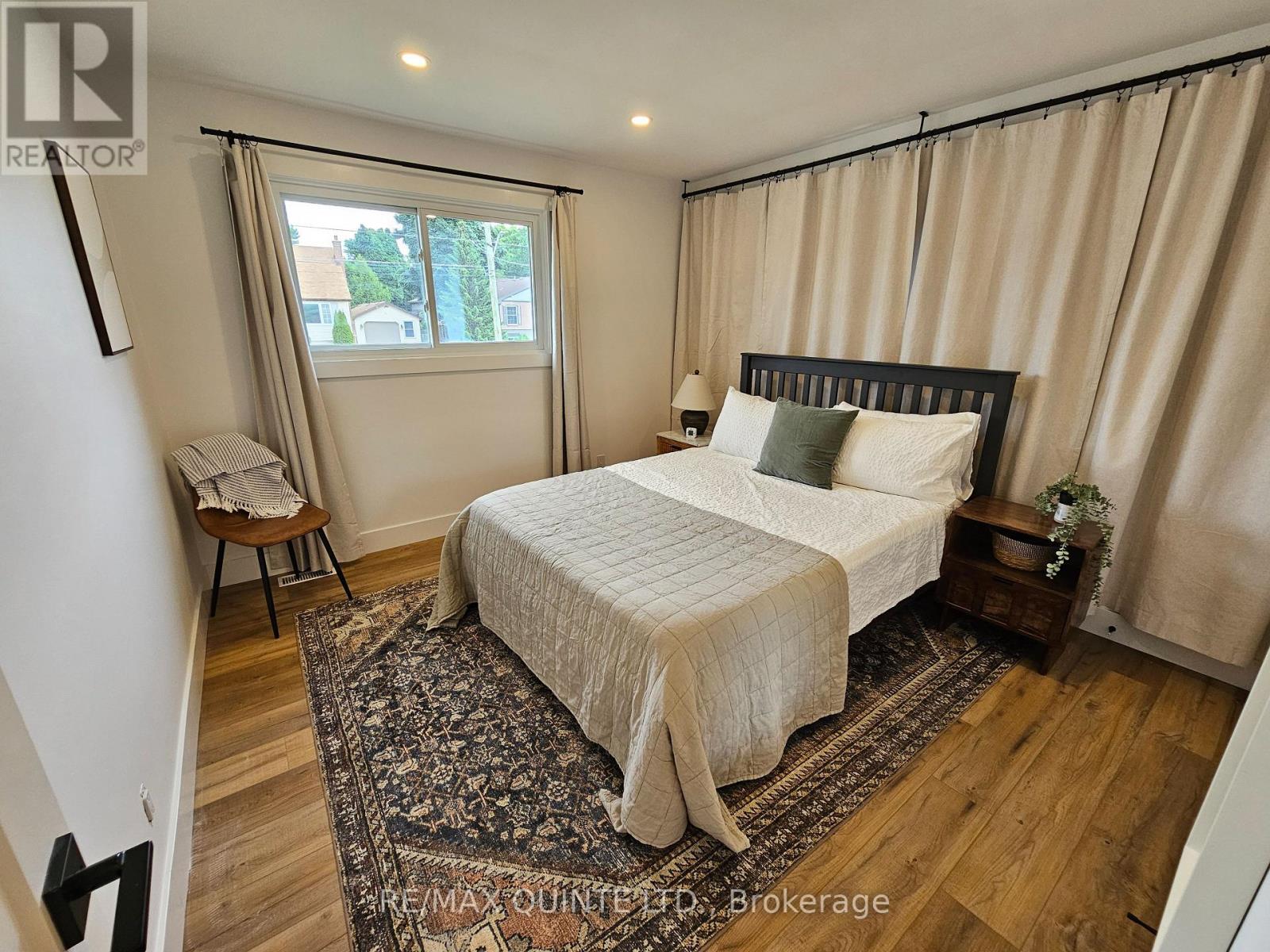 620 Sidney Street, Belleville (Belleville Ward), ON - Indoor Photo Showing Bedroom