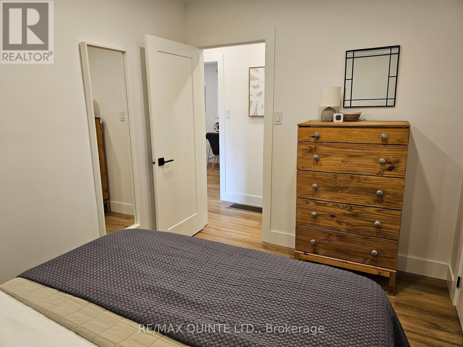 620 Sidney Street, Belleville (Belleville Ward), ON - Indoor Photo Showing Bedroom