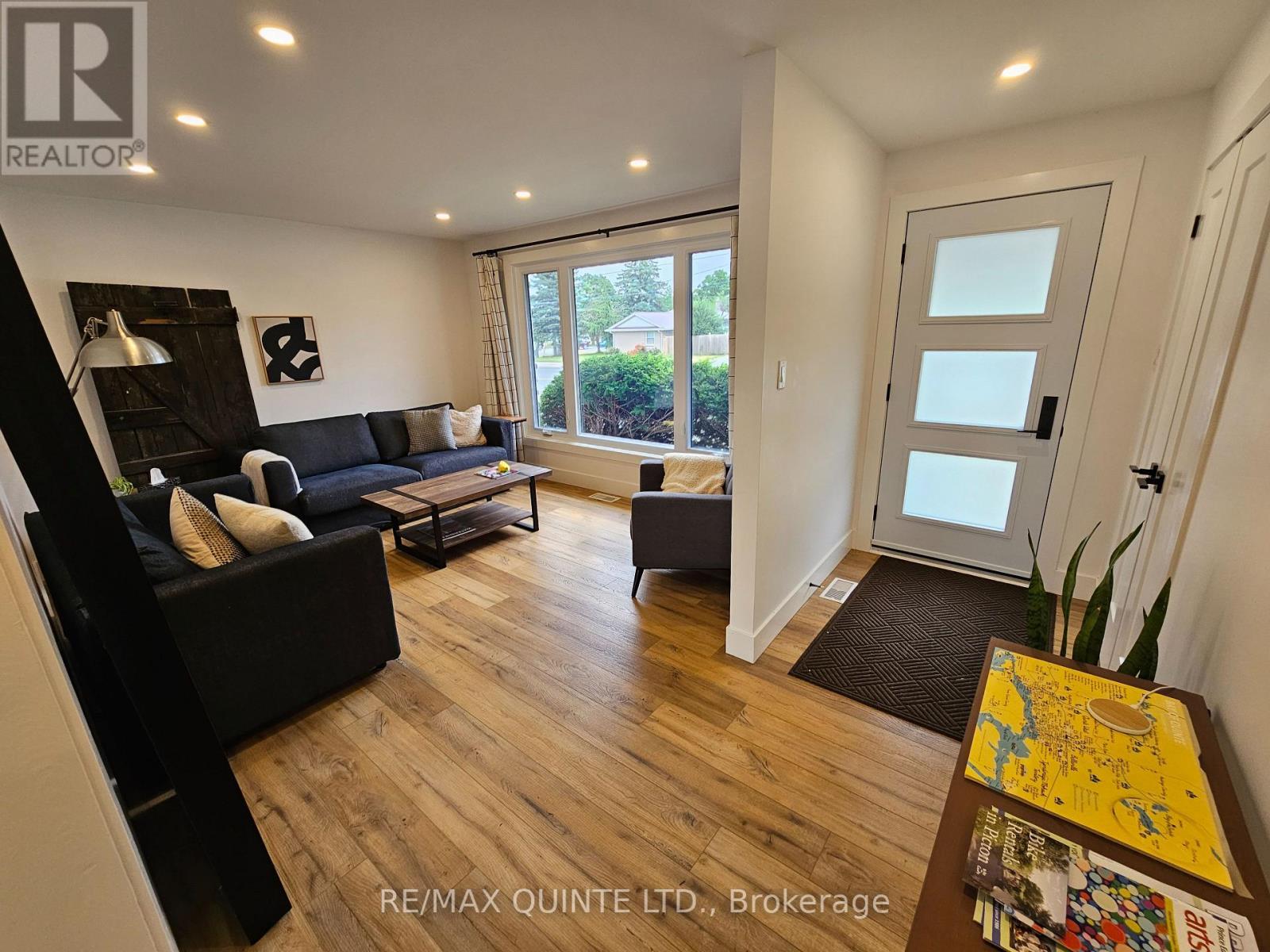 620 Sidney Street, Belleville (Belleville Ward), ON - Indoor