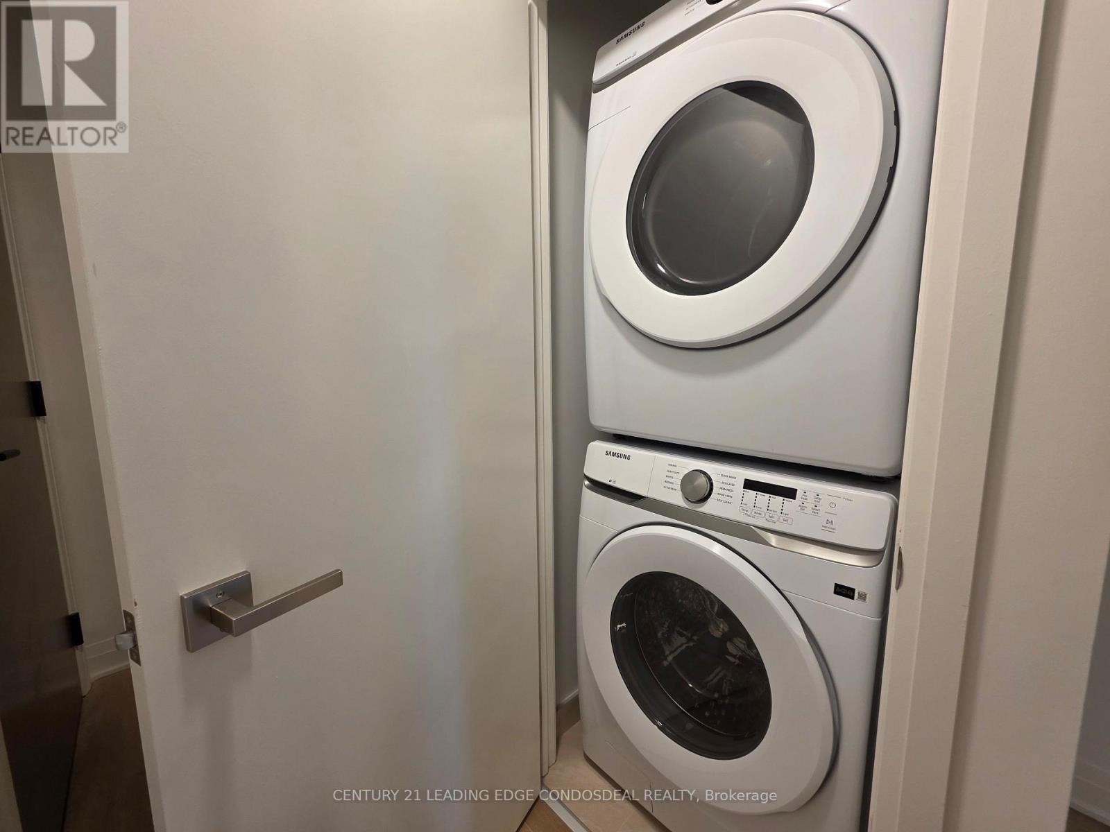 3201 - 4015 The Exchange, Mississauga, ON - Indoor Photo Showing Laundry Room