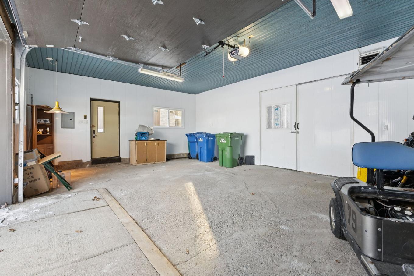 Garage - 511 Rg St-Louis, Saint-André-Avellin, QC - Indoor Photo Showing Garage