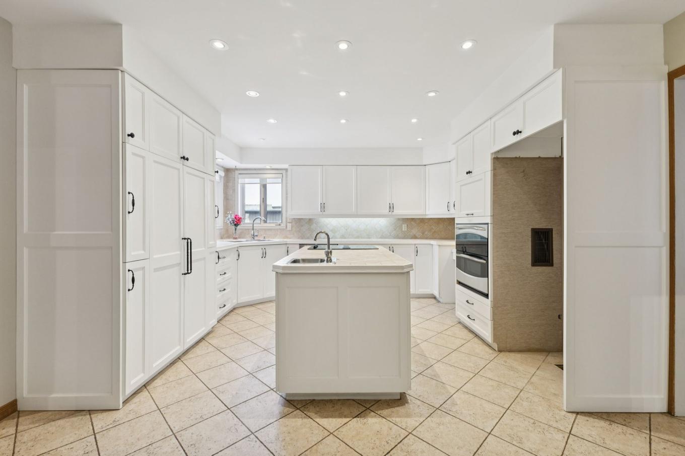 Kitchen - 511 Rg St-Louis, Saint-André-Avellin, QC - Indoor Photo Showing Kitchen With Double Sink