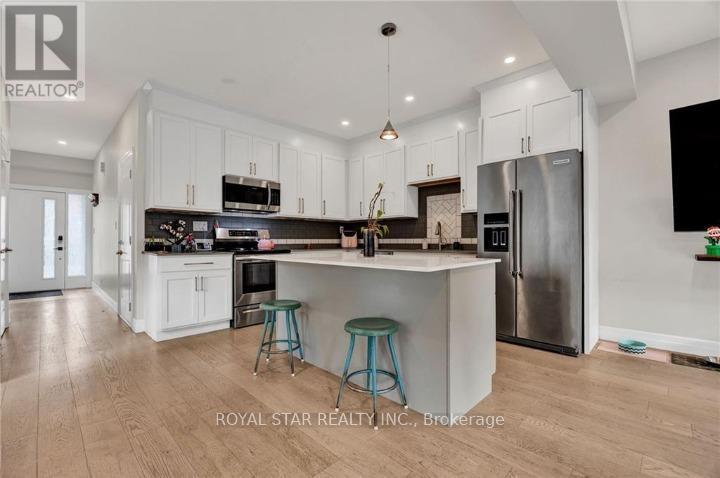 Upper - 119 Waterloo Street, Kitchener, ON - Indoor Photo Showing Kitchen With Stainless Steel Kitchen With Upgraded Kitchen