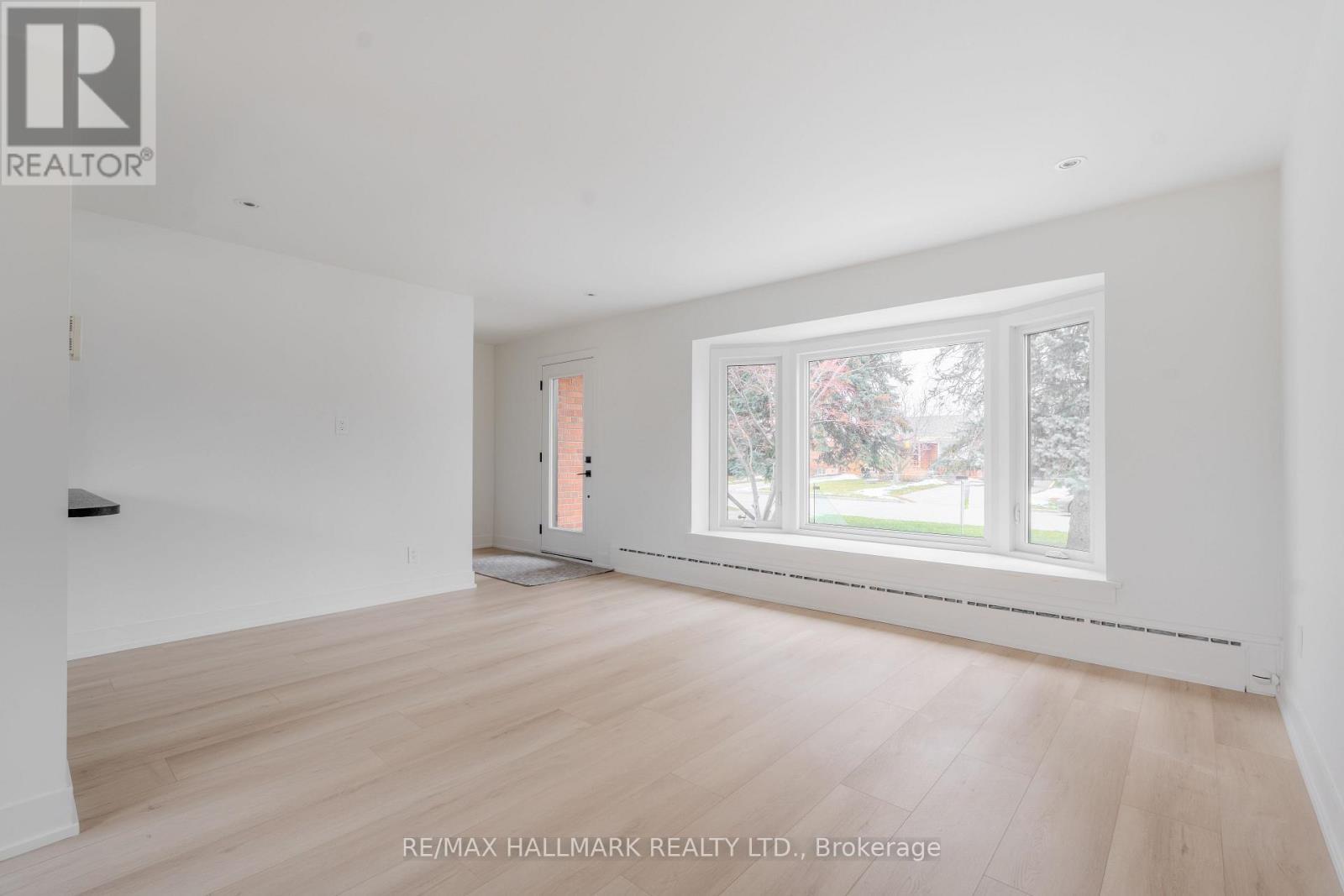 Main - 44 Robertsfield Crescent, Toronto, ON - Indoor Photo Showing Other Room