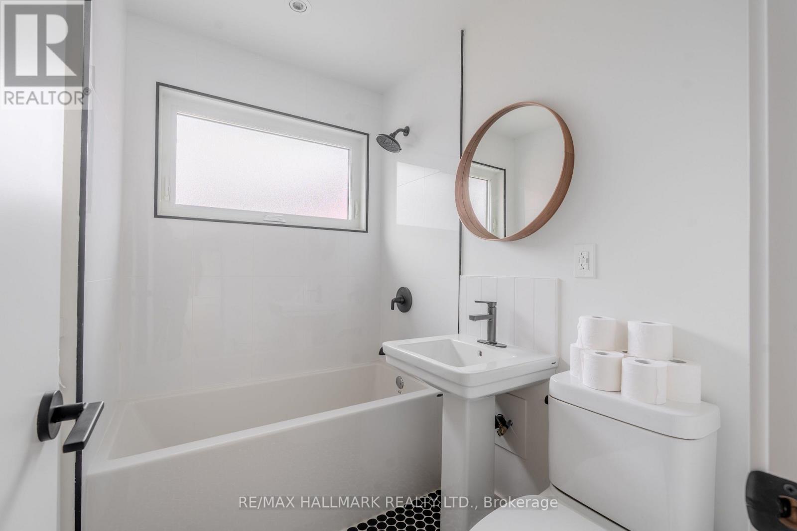 Main - 44 Robertsfield Crescent, Toronto, ON - Indoor Photo Showing Bathroom