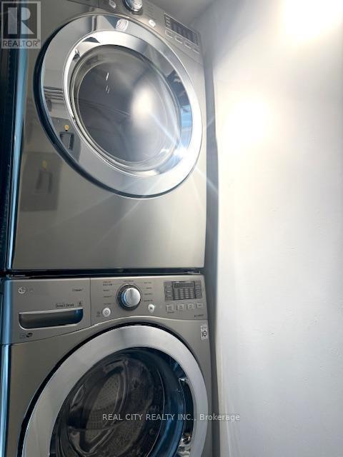 207 - 285 Enfield Place, Mississauga, ON - Indoor Photo Showing Laundry Room