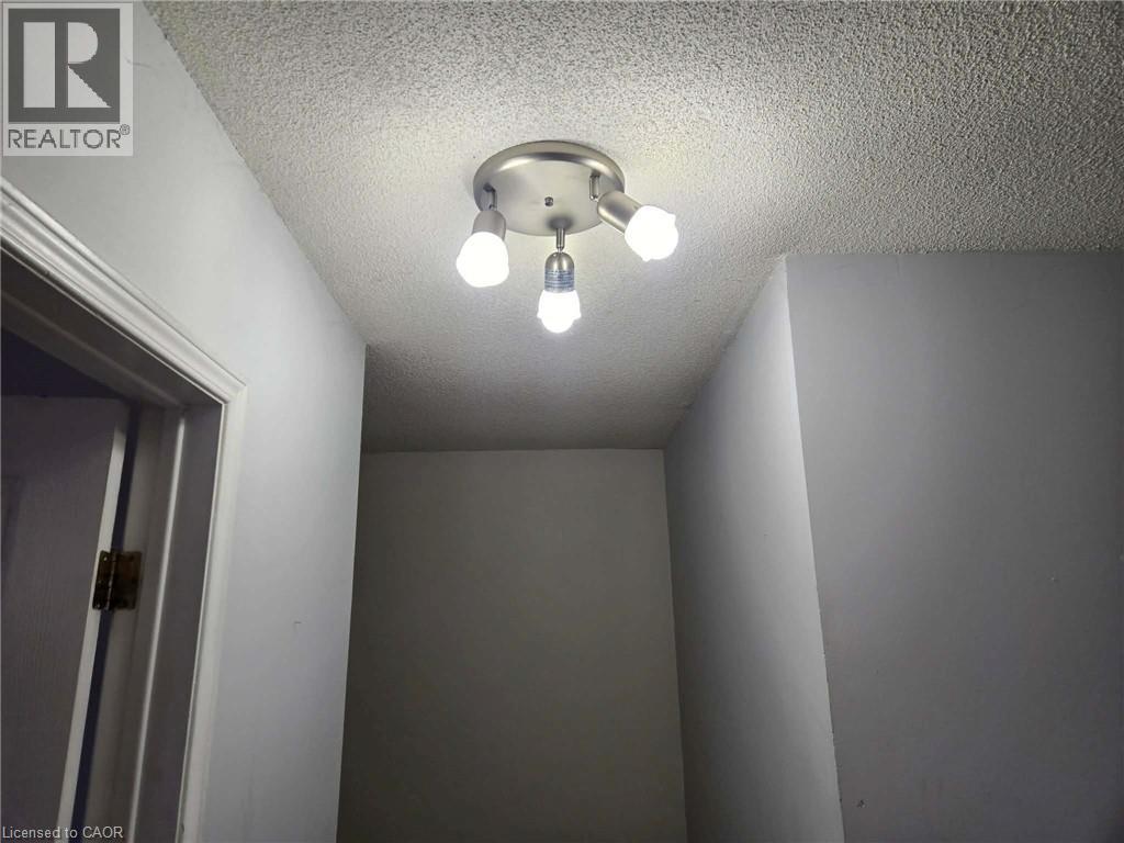 185 Sulmona Drive, Hamilton, ON - Indoor Photo Showing Other Room