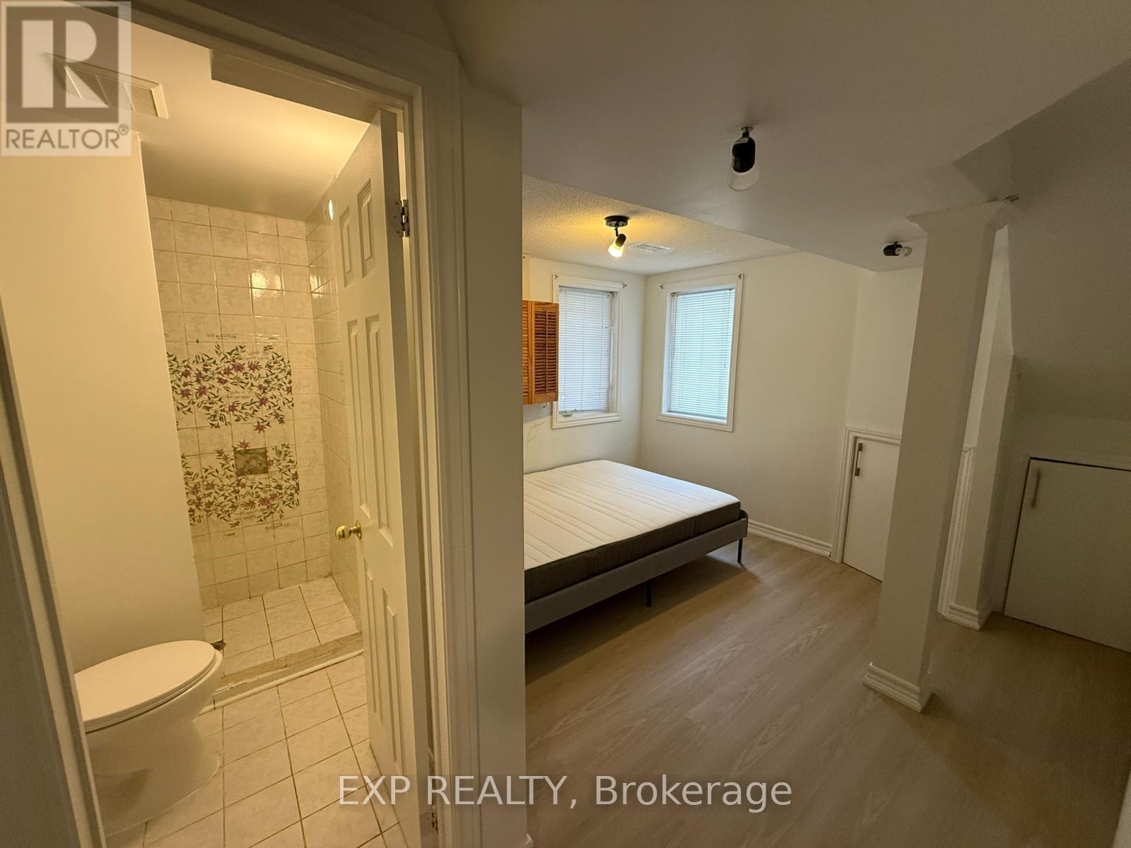 Main/Lower - 48 Estate Garden Drive, Richmond Hill, ON - Indoor Photo Showing Bathroom