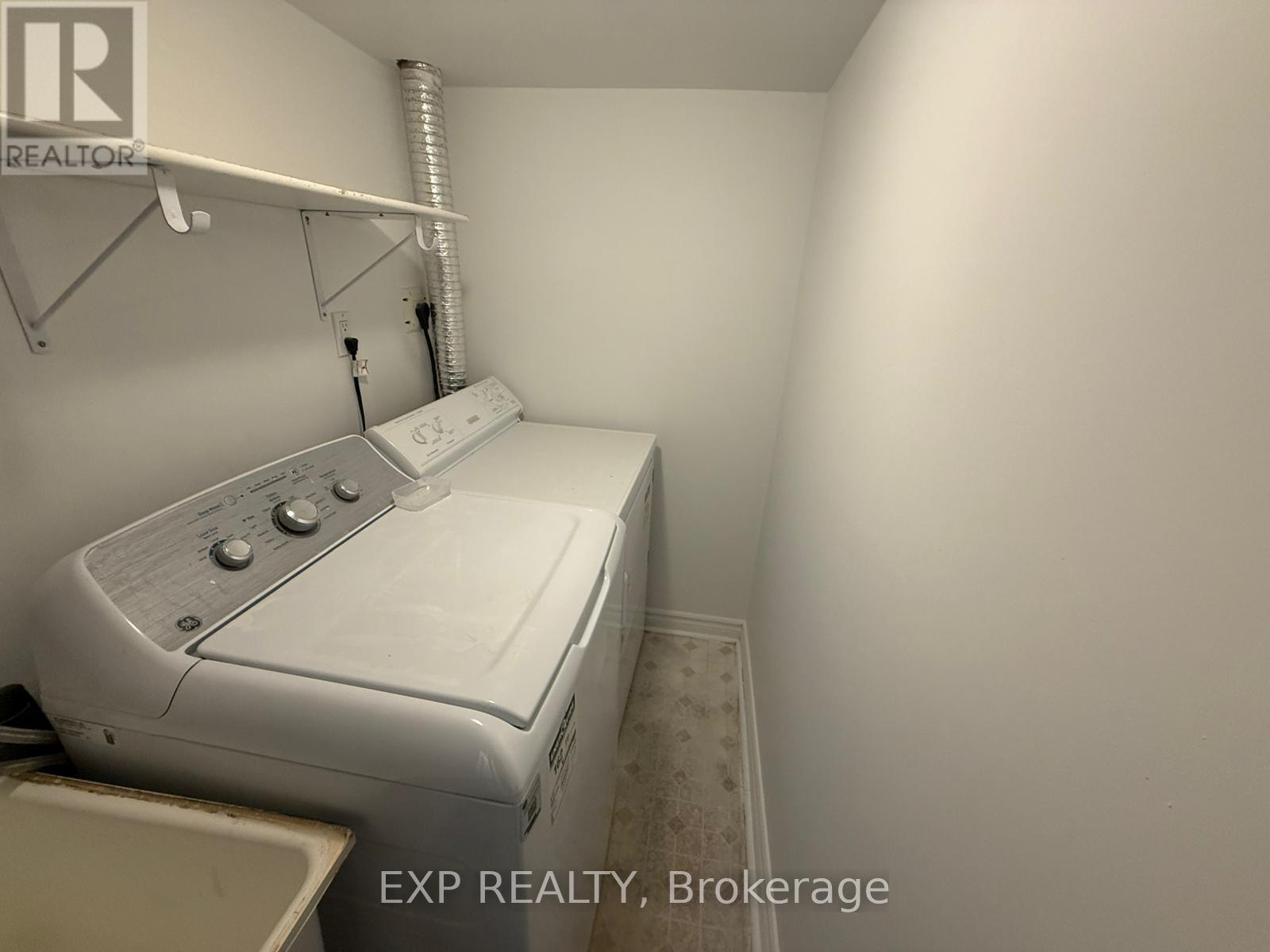 Main/Lower - 48 Estate Garden Drive, Richmond Hill, ON - Indoor Photo Showing Laundry Room