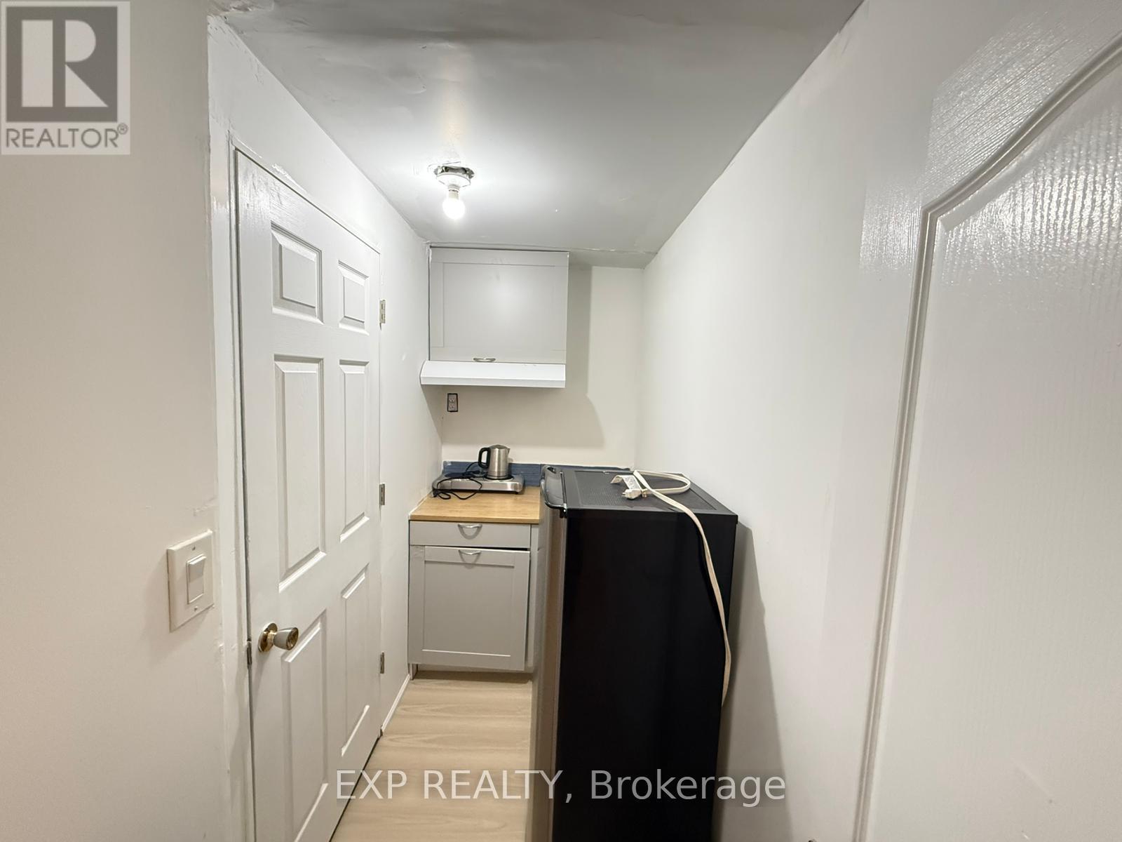 Main/Lower - 48 Estate Garden Drive, Richmond Hill, ON - Indoor Photo Showing Other Room