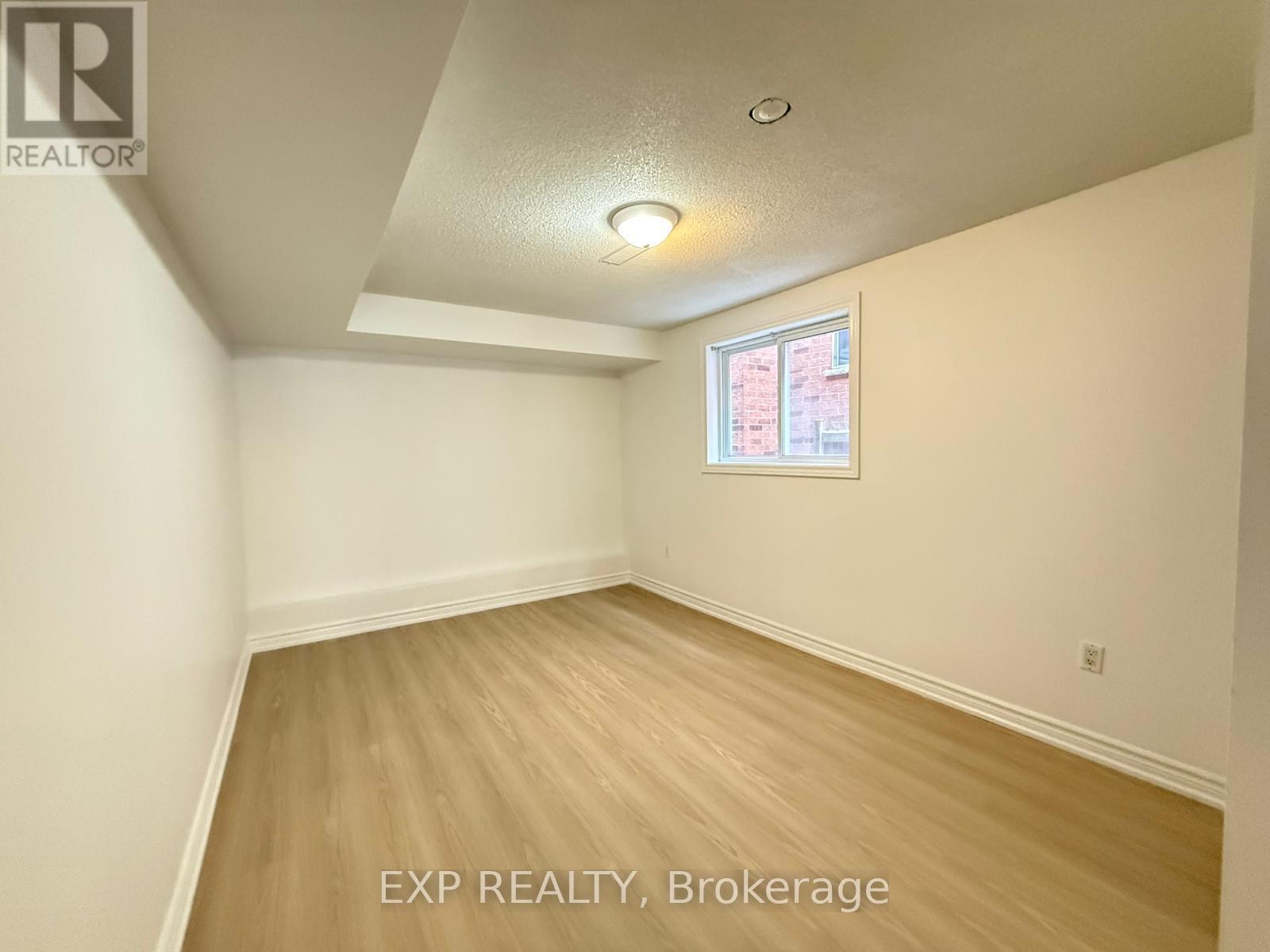 Main/Lower - 48 Estate Garden Drive, Richmond Hill, ON - Indoor Photo Showing Other Room