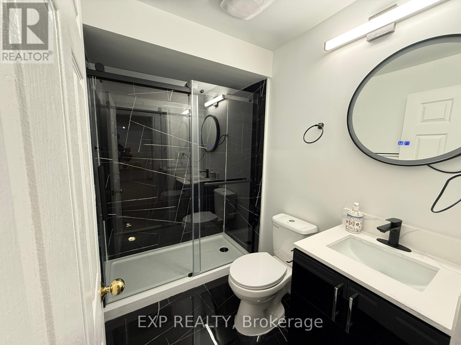 Main/Lower - 48 Estate Garden Drive, Richmond Hill, ON - Indoor Photo Showing Bathroom