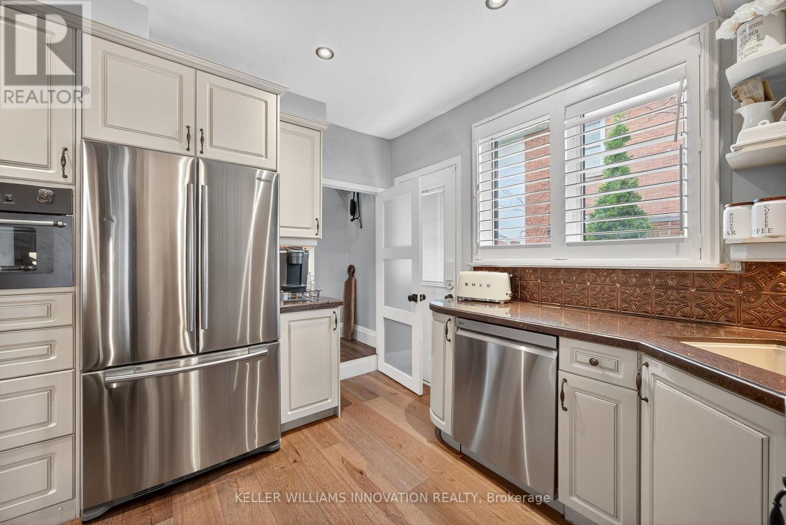 108 Owen Street, Barrie, ON - Indoor Photo Showing Kitchen