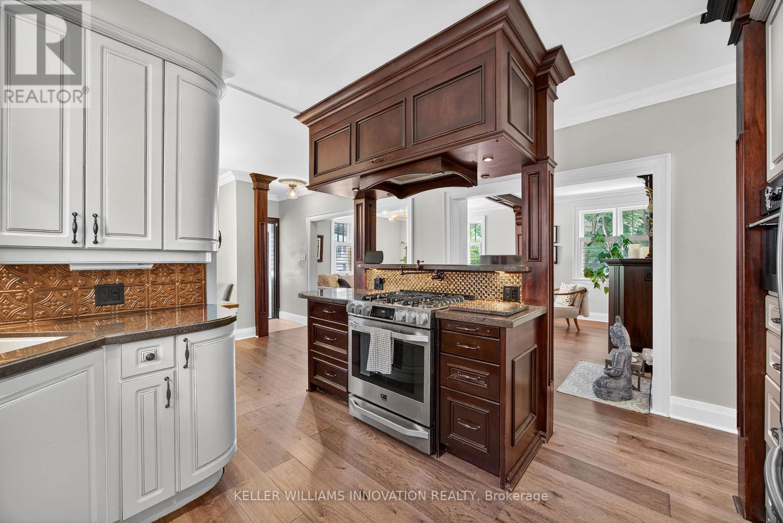 108 Owen Street, Barrie, ON - Indoor Photo Showing Kitchen
