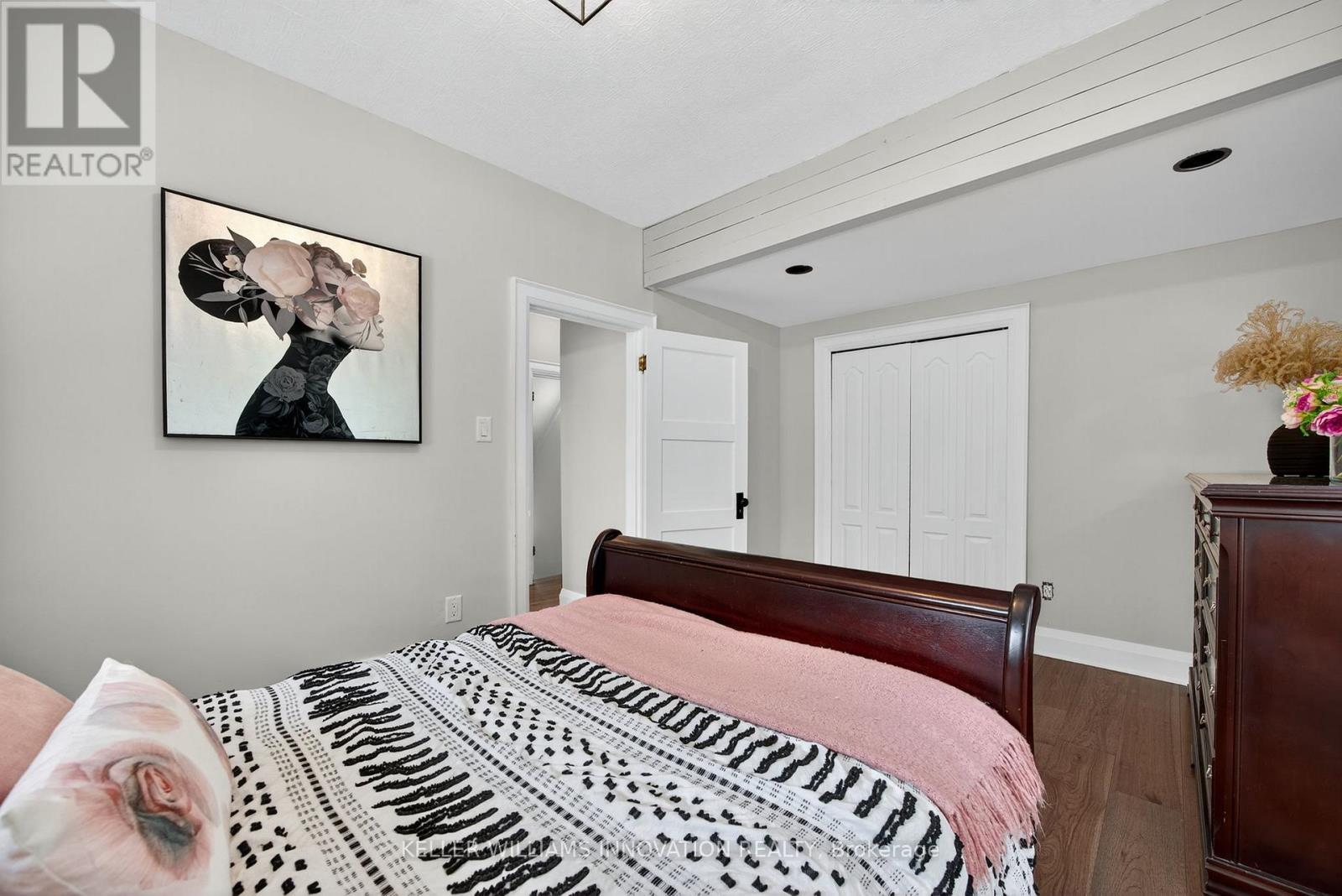 108 Owen Street, Barrie, ON - Indoor Photo Showing Bedroom