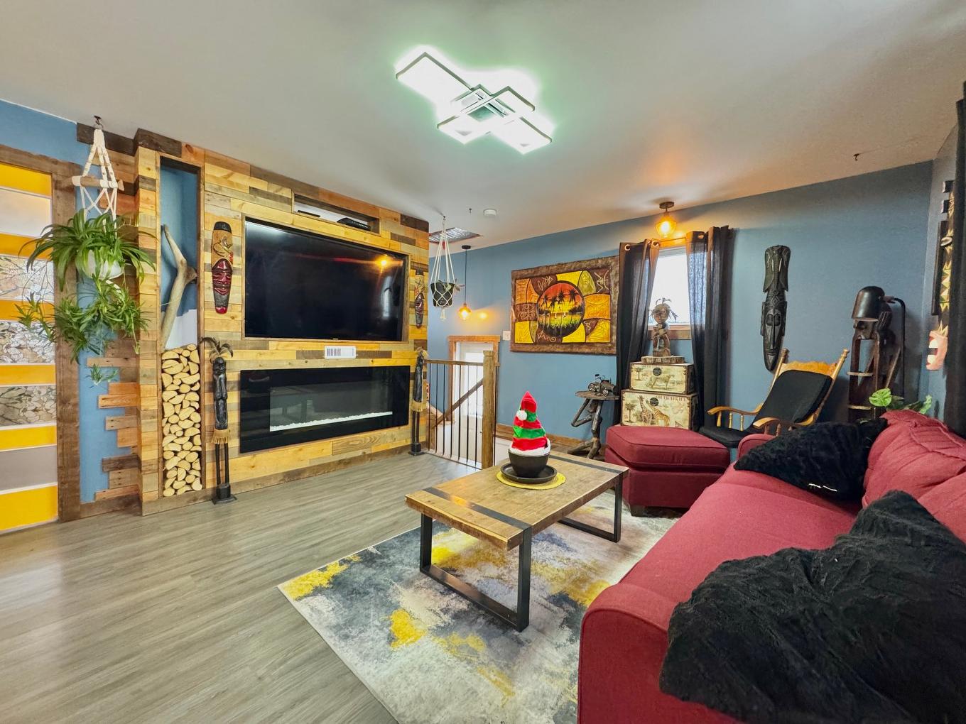 Salon - 3 Ch. Lapierre, Les Îles-De-La-Madeleine, QC - Indoor Photo Showing Living Room With Fireplace