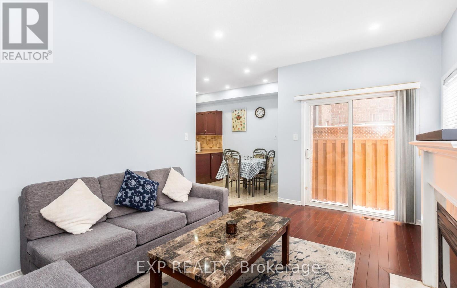 70 Grover Road, Brampton, ON - Indoor Photo Showing Living Room