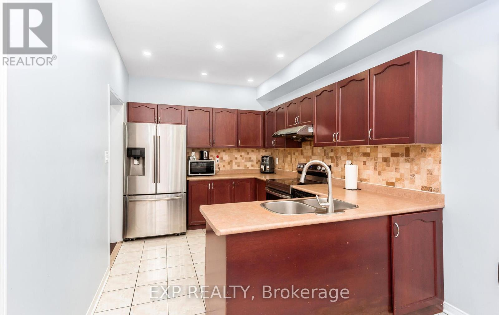 70 Grover Road, Brampton, ON - Indoor Photo Showing Kitchen With Double Sink
