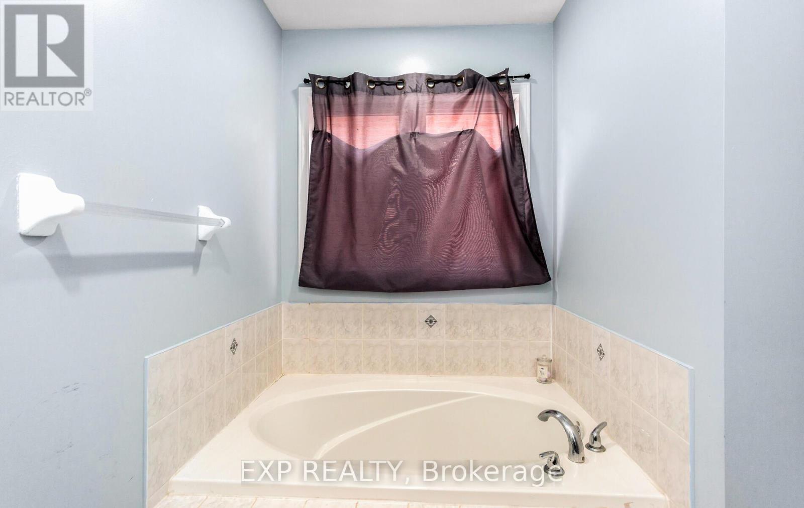 70 Grover Road, Brampton, ON - Indoor Photo Showing Bathroom