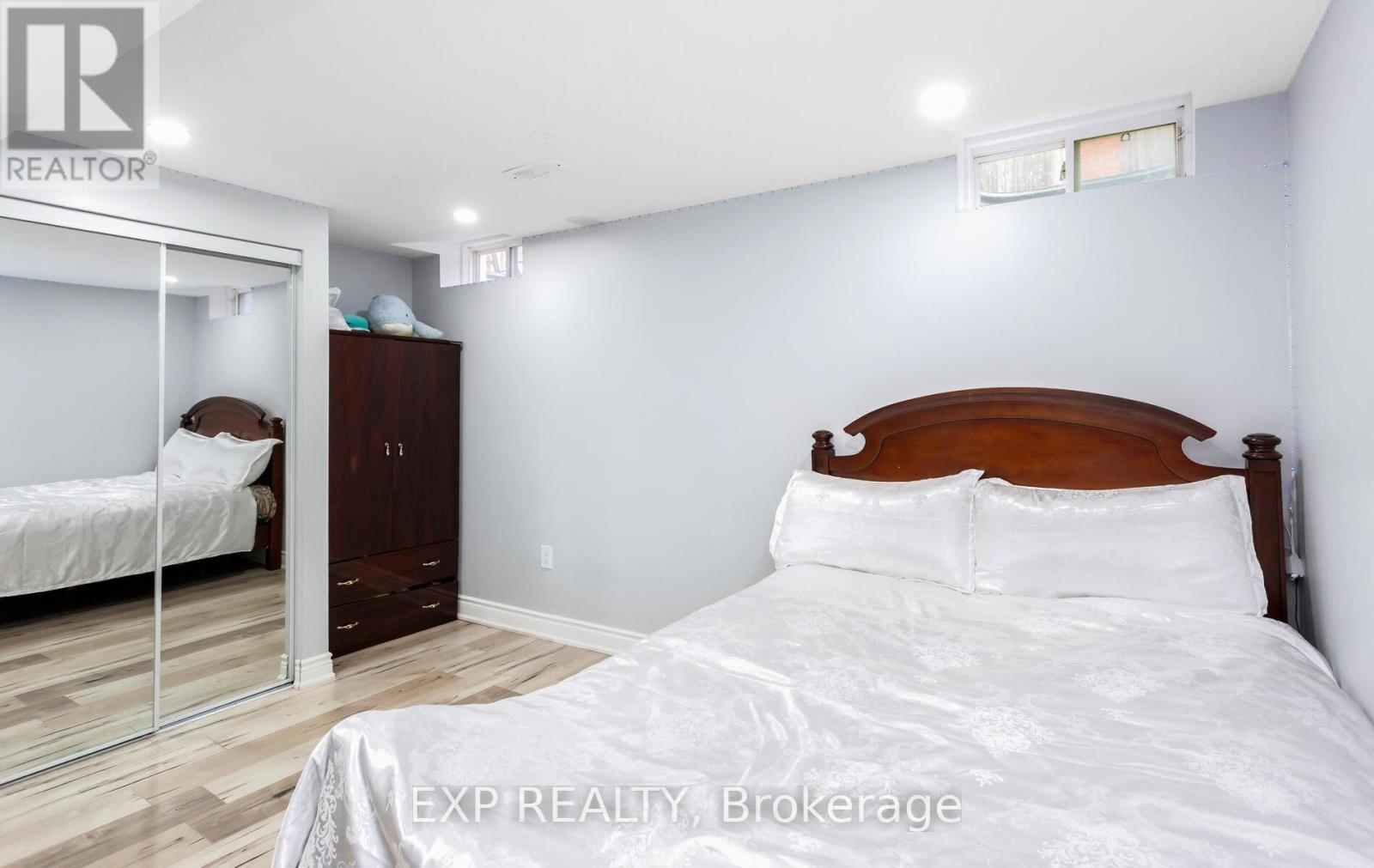 70 Grover Road, Brampton, ON - Indoor Photo Showing Bedroom