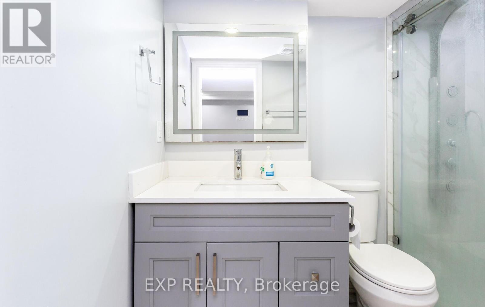 70 Grover Road, Brampton, ON - Indoor Photo Showing Bathroom