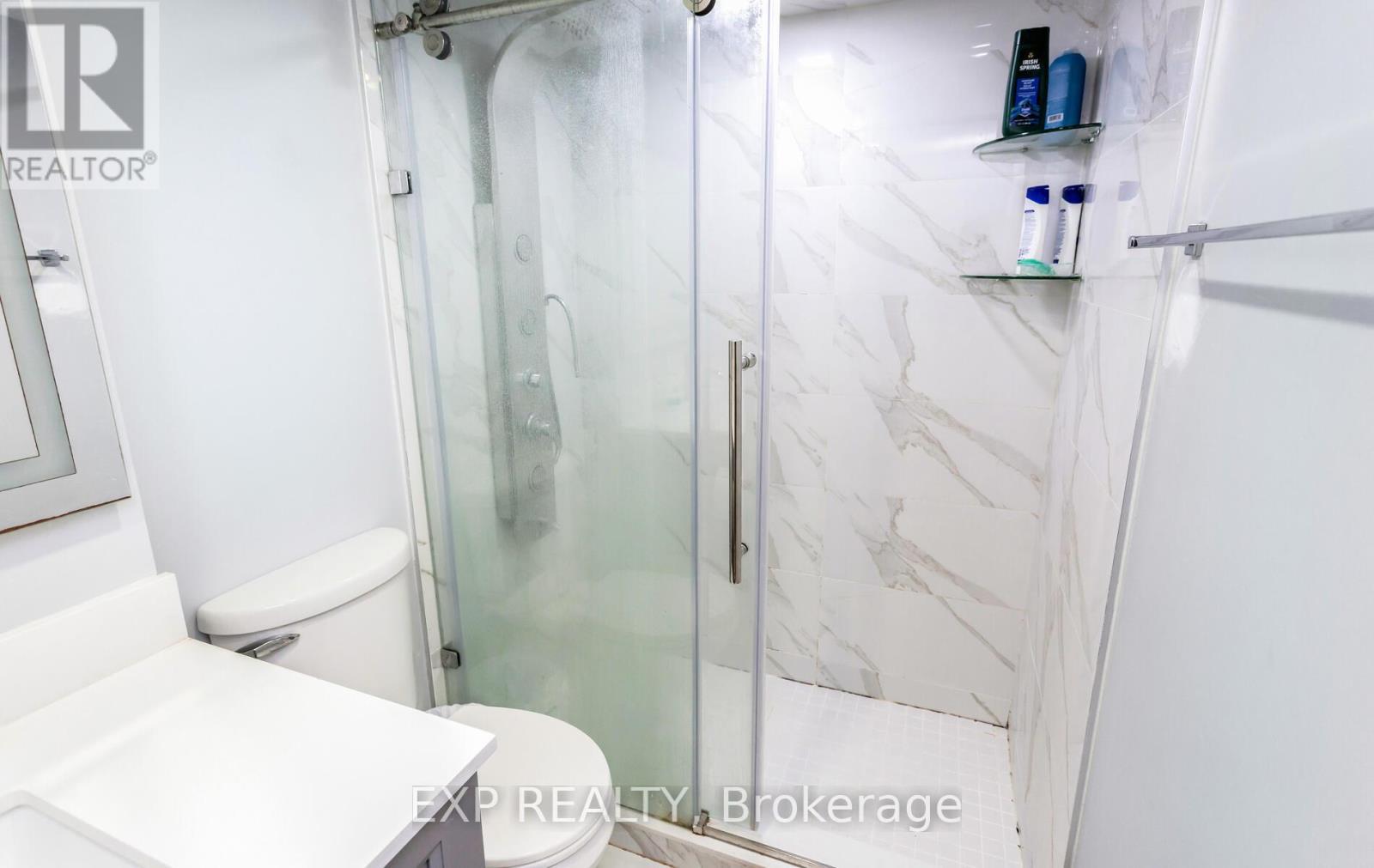 70 Grover Road, Brampton, ON - Indoor Photo Showing Bathroom